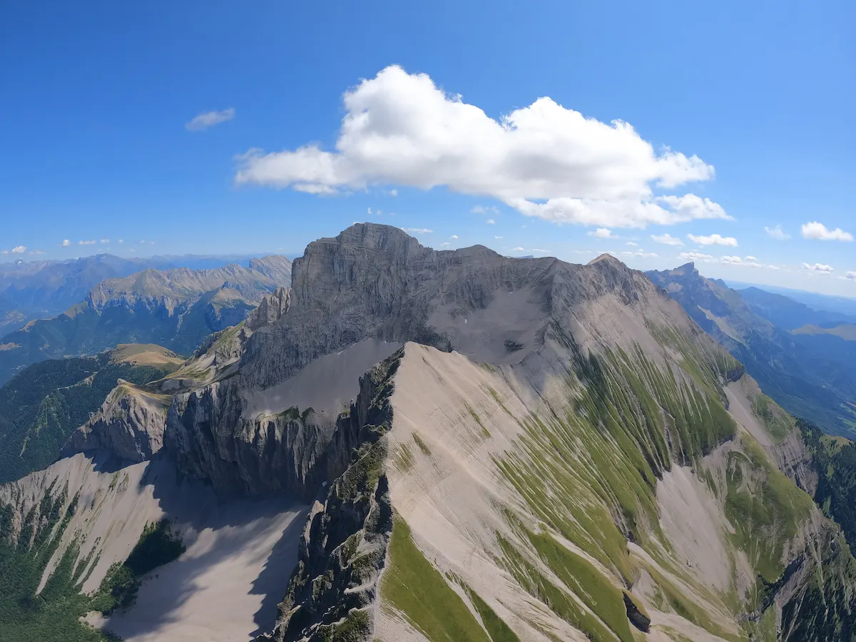 Vol technique en parapente biplace - Vue panoramique sur l'Obiou Isère